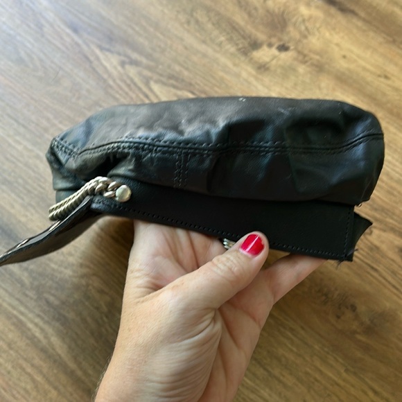 Vintage Embossed Harley-Davidson Captain Leather Hat with Chain - Picture 6 of 8